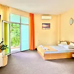 Family House Cherry 3*