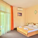 Family House Cherry 3* Nessebar