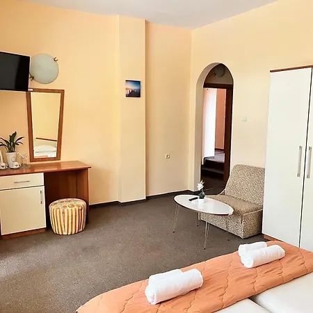 Family House Cherry 3*