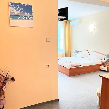 Family House Cherry 3* ネセバル