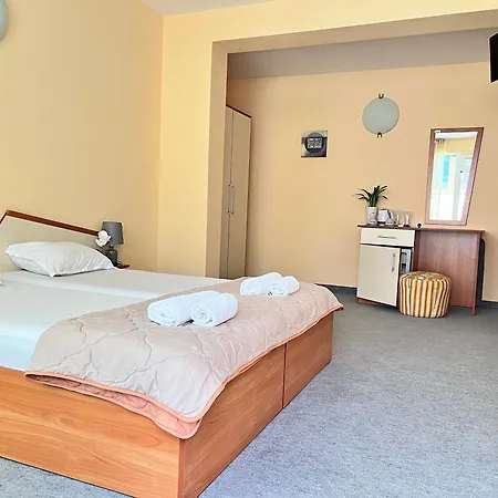 Къща за гости Family House Cherry