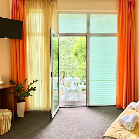 Family House Cherry Къща за гости Несебър