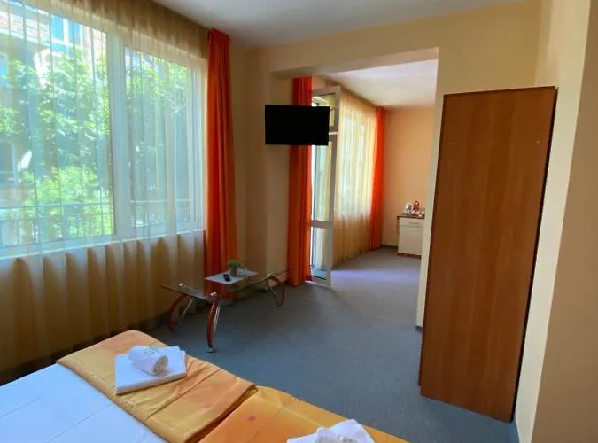 Family House Cherry Къща за гости