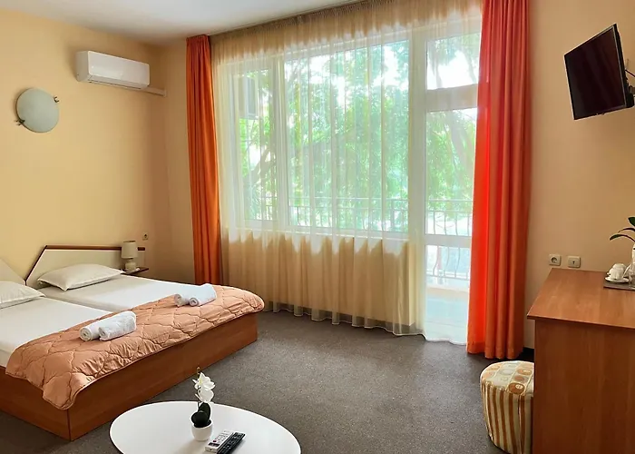 Къща за гости Family House Cherry Несебър