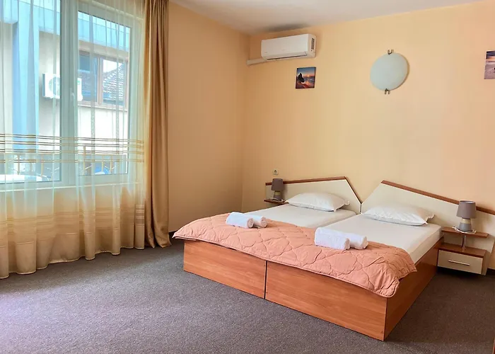 Family House Cherry Къща за гости Несебър