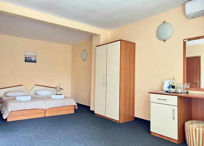 Family House Cherry 3* Несебър