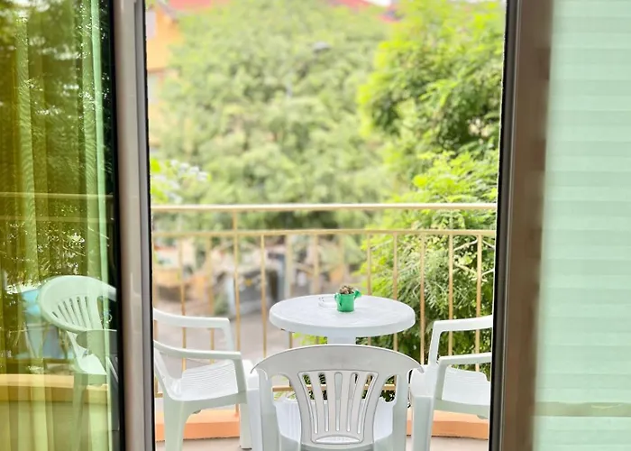 Къща за гости Family House Cherry 3*