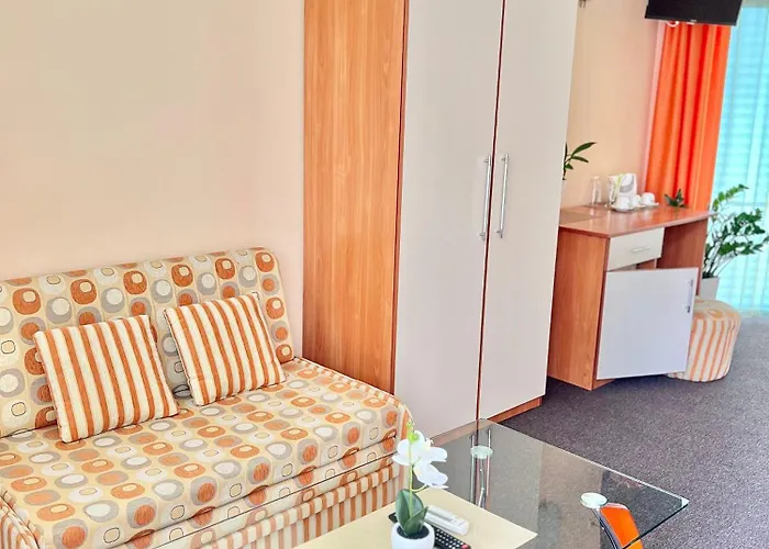 Family House Cherry Къща за гости