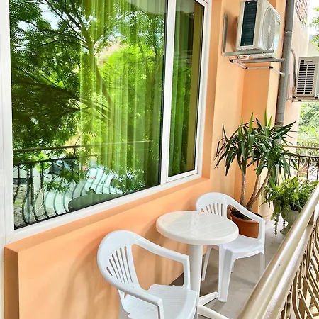 Family House Cherry 게스트하우스 네세부르