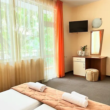 Family House Cherry 네세부르