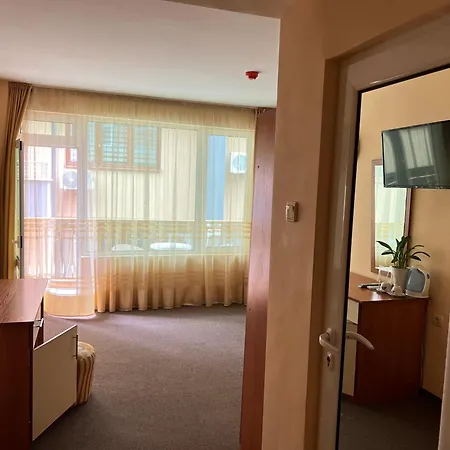 Family House Cherry 3* 네세부르