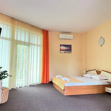 Guest house Family House Cherry Nesebar