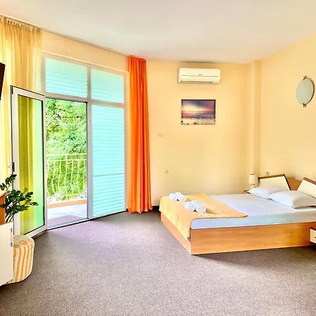 Family House Cherry 3*