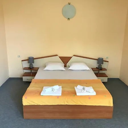 Family House Cherry 게스트하우스 3*