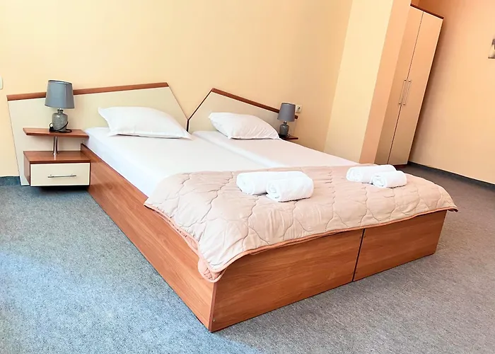 Къща за гости Family House Cherry Несебър