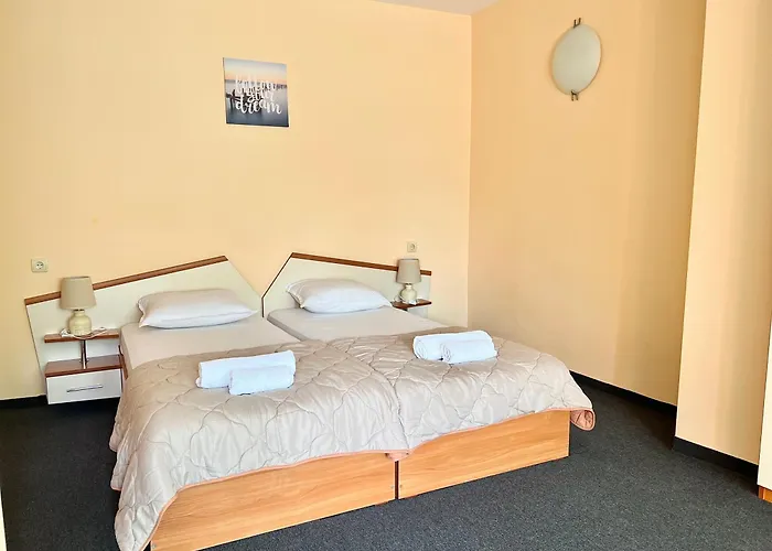 Family House Cherry Къща за гости