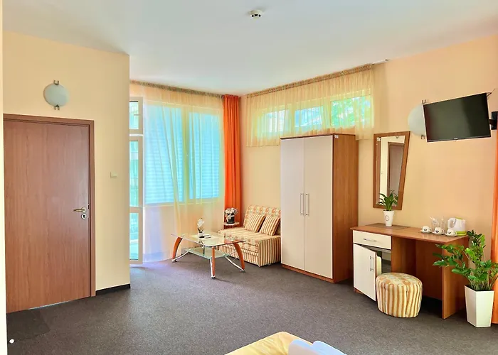 Къща за гости Family House Cherry