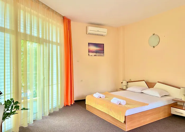 Family House Cherry 3* Несебър