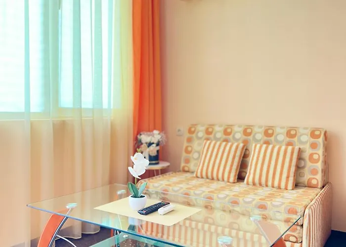 Къща за гости Family House Cherry