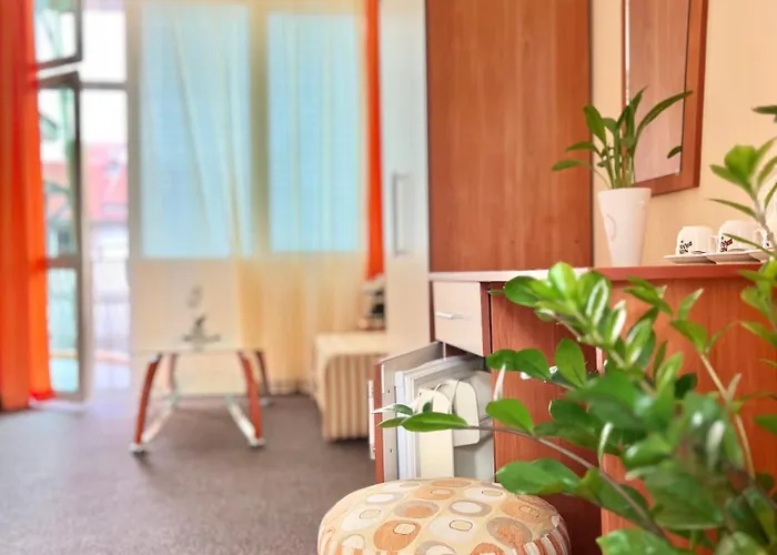 Family House Cherry Къща за гости 3*