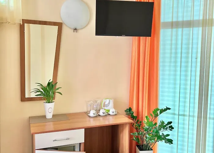 Къща за гости Family House Cherry Несебър