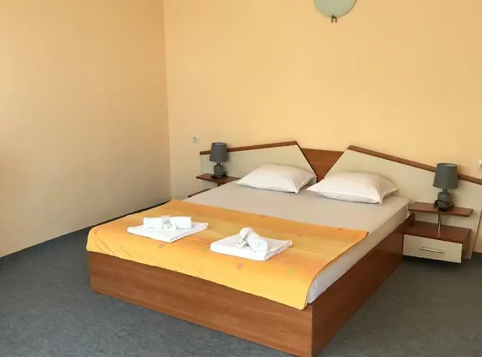 Family House Cherry Къща за гости Несебър