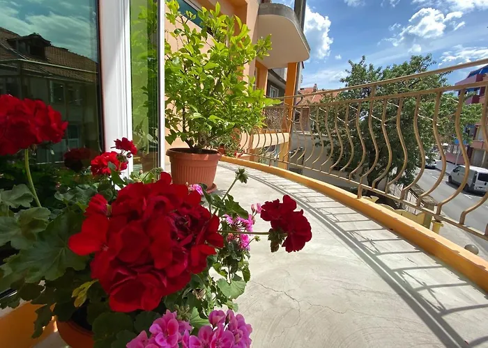 Къща за гости Family House Cherry